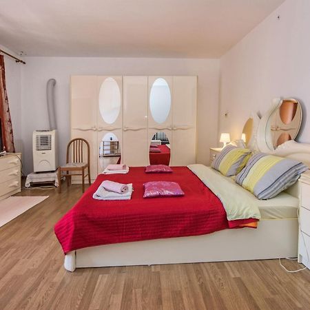 Two Bed Rooms Fortuna Near The Beach بوريتش المظهر الخارجي الصورة