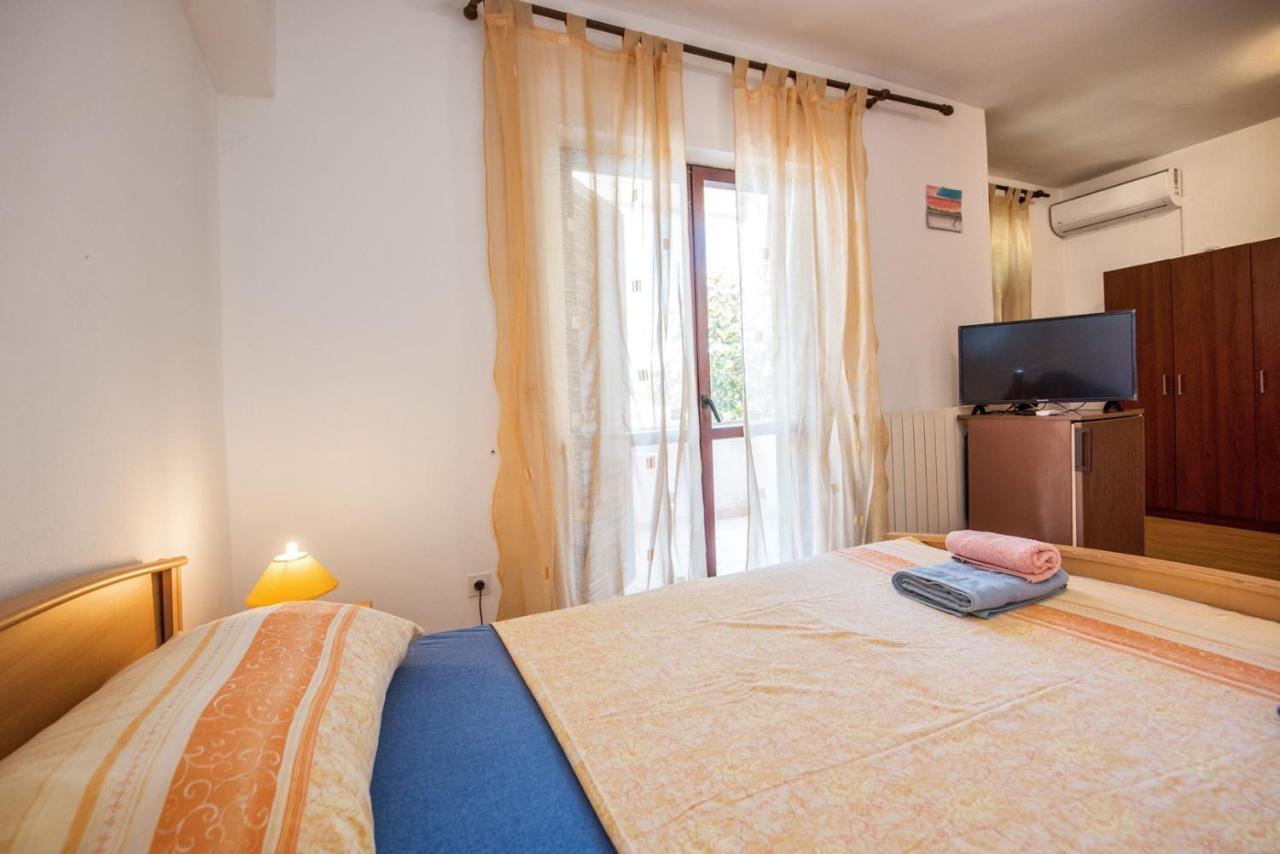 Two Bed Rooms Fortuna Near The Beach بوريتش المظهر الخارجي الصورة