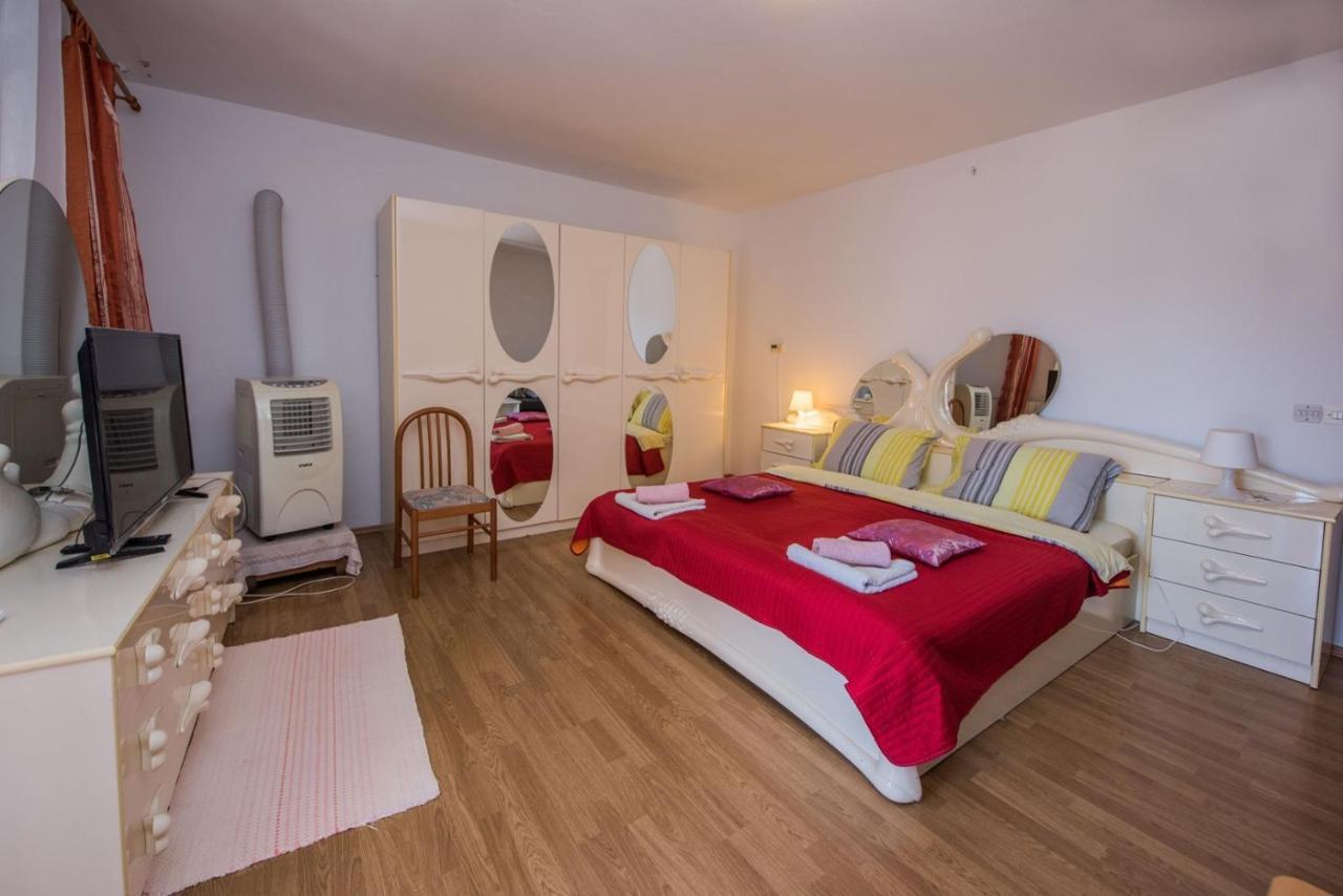 Two Bed Rooms Fortuna Near The Beach بوريتش المظهر الخارجي الصورة