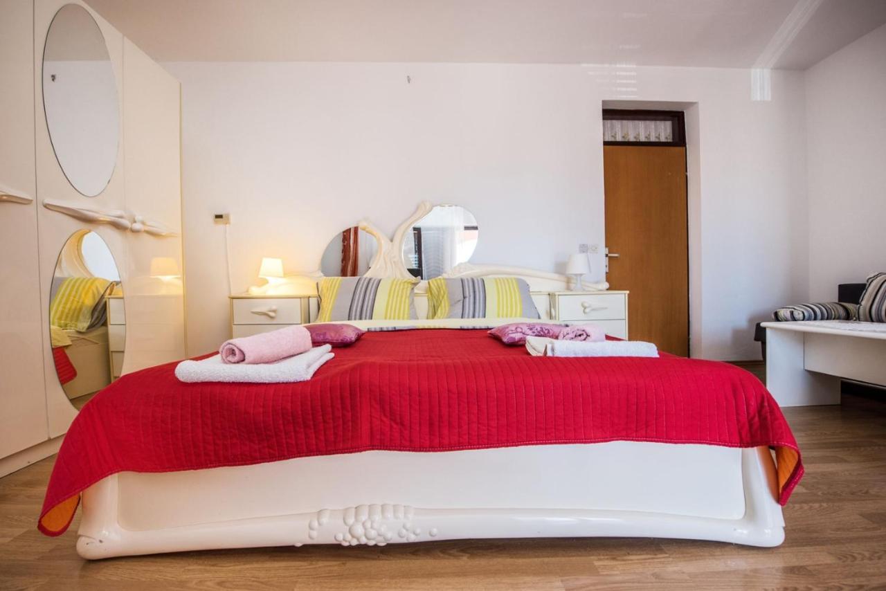 Two Bed Rooms Fortuna Near The Beach بوريتش المظهر الخارجي الصورة