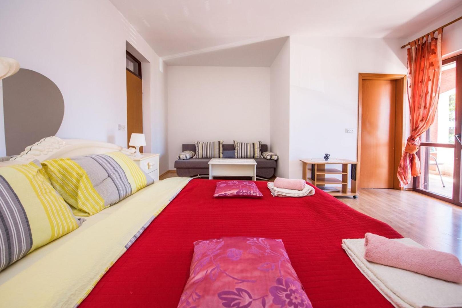 Two Bed Rooms Fortuna Near The Beach بوريتش المظهر الخارجي الصورة